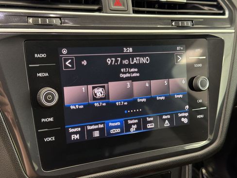 Certified 2024 Volkswagen Tiguan SE FWD image 18