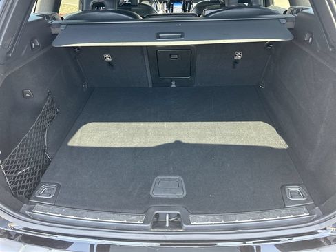 Used 2020 Volvo XC60 T5 Momentum w/ Protection Package Premier FWD image 27