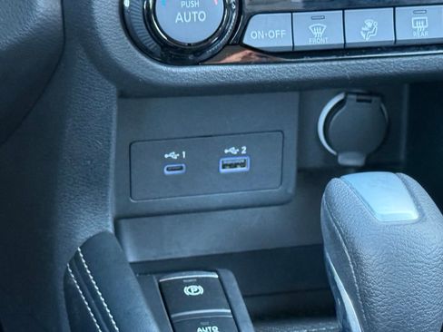 Used 2023 Nissan Kicks SR w/ SR Premium Package FWD image 23