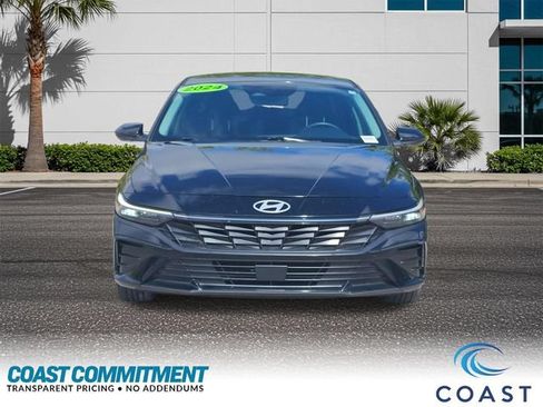 Used 2024 Hyundai Elantra SEL w/ Convenience Package FWD image 2