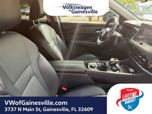 Used 2024 Nissan Rogue SL AWD/4WD image 9