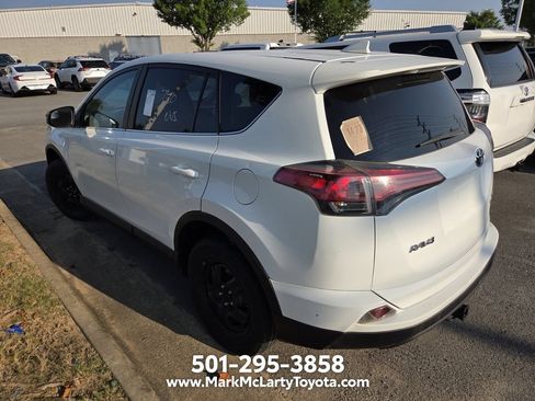 Used 2018 Toyota RAV4 LE AWD/4WD image 8