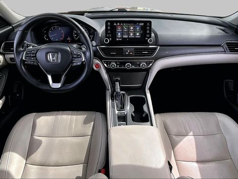Used 2018 Honda Accord Touring image 16