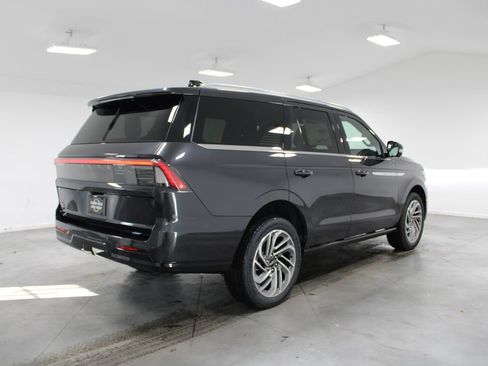 New 2026 Lincoln Navigator Reserve AWD/4WD image 8