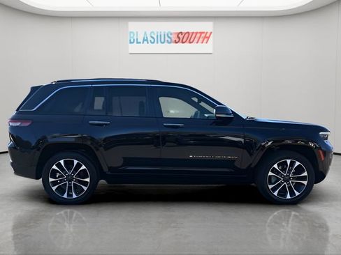Used 2022 Jeep Grand Cherokee Overland AWD/4WD image 2
