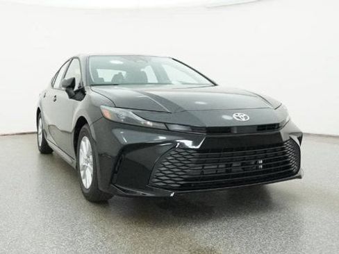 New 2026 Toyota Camry Hybrid FWD image 29