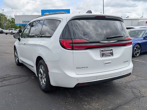 Used 2023 Chrysler Pacifica Limited FWD image 5