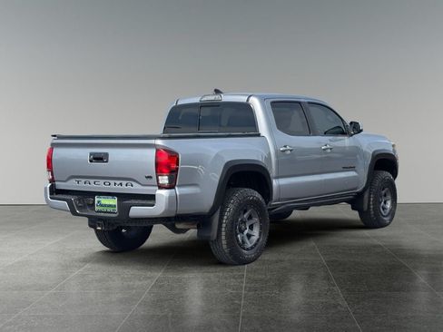 Used 2019 Toyota Tacoma TRD Off-Road AWD/4WD image 9