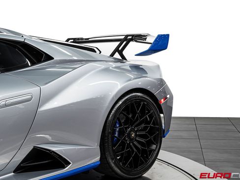Used 2023 Lamborghini Huracan STO RWD image 19