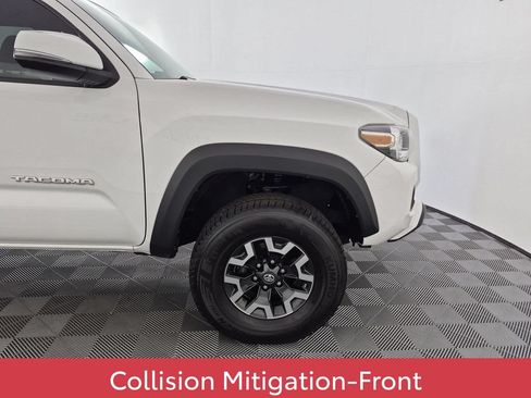 Used 2020 Toyota Tacoma TRD Off-Road AWD/4WD image 12