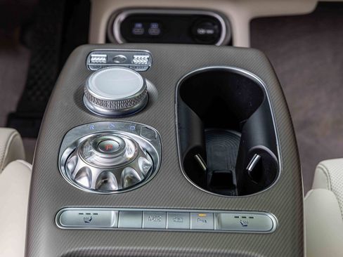 Used 2024 Genesis GV60 RWD image 13