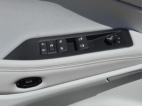 New 2026 Jeep Cherokee Overland image 13