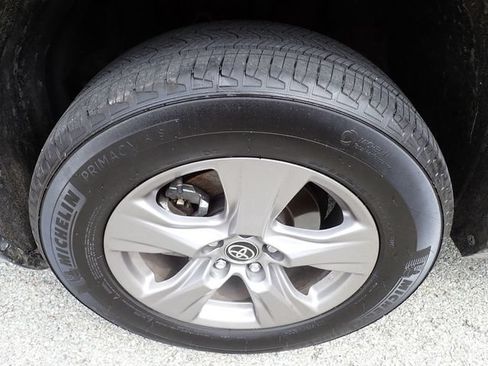 Used 2025 Toyota RAV4 XLE w/ Weather Package AWD/4WD image 9