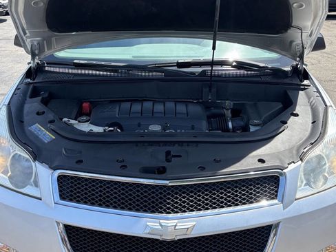 Used 2010 Chevrolet Traverse LS FWD image 33