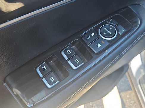 Used 2020 Kia Sorento LX image 15