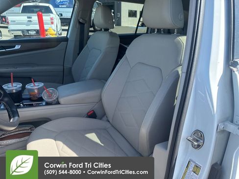 Used 2024 Volkswagen Atlas SE AWD/4WD image 5