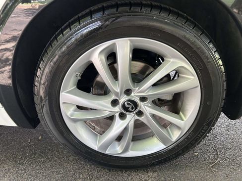 Used 2018 INFINITI QX30 Premium w/ Navigation Package FWD image 7