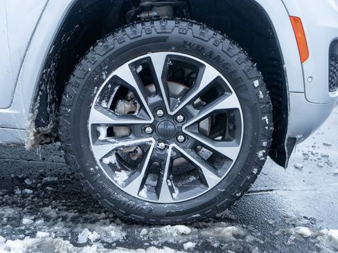 Used 2022 Jeep Grand Cherokee Overland w/ Adv Protech Group III image 11