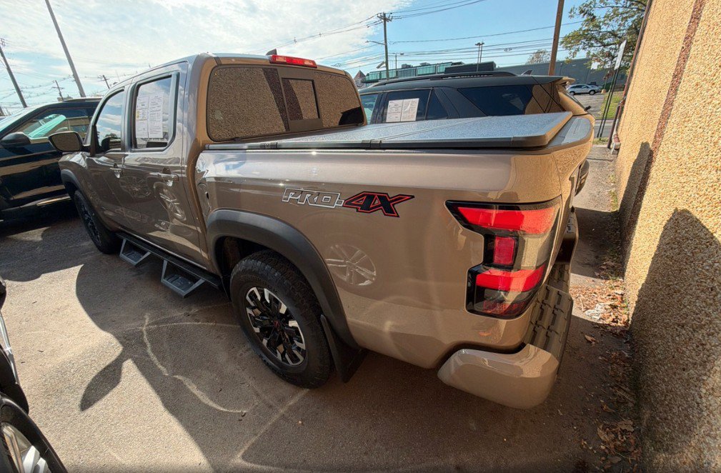 Used 2022 Nissan Frontier PRO-4X w/ Technology Package AWD/4WD image 9