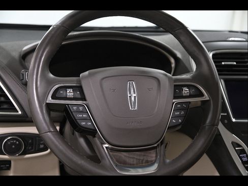 Used 2019 Lincoln Nautilus Reserve w/ Cargo Utility Package AWD/4WD image 8