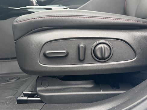 New 2025 Chevrolet Trax RS w/ Sunroof Package image 11