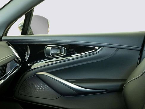 New 2026 Aston Martin DBX 707 image 13