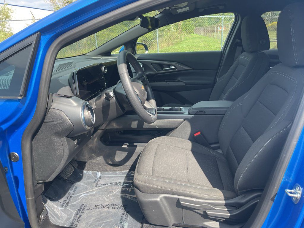 Used 2025 Chevrolet Equinox EV LT FWD image 19