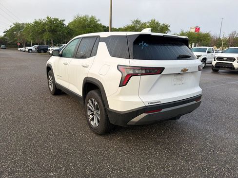 Used 2025 Chevrolet Equinox LT image 3