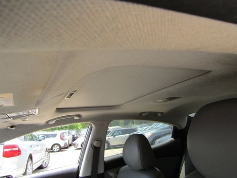 Used 2012 Hyundai Elantra GLS FWD image 12