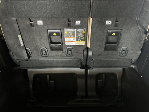 Used 2023 Toyota Sienna XLE w/ XLE Plus Package FWD image 17