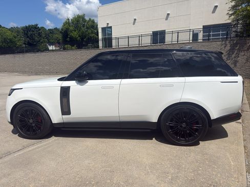 Used 2024 Land Rover Range Rover SV AWD/4WD image 7