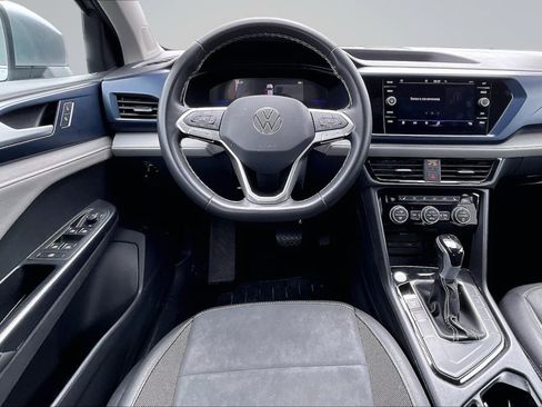 Used 2024 Volkswagen Taos SE FWD image 5