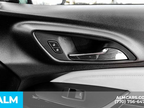 Used 2025 Chevrolet Trax LT w/ LT Convenience Package image 48