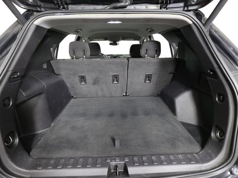 Used 2018 Chevrolet Equinox LT FWD image 19