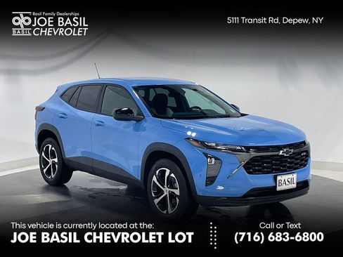 Used 2024 Chevrolet Trax RS w/ Driver Confidence Package FWD image 1
