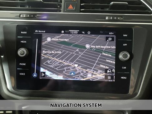 Used 2023 Volkswagen Tiguan SEL R-Line AWD/4WD image 3