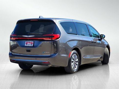 Used 2022 Chrysler Pacifica Limited image 4