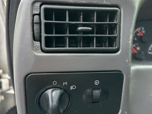 Used 2001 Ford F250 XL image 11