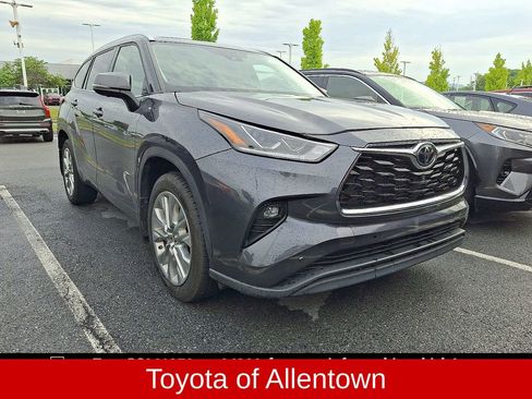 Used 2023 Toyota Highlander Limited AWD/4WD image 1