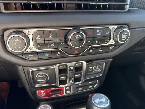 Certified 2025 Jeep Wrangler Unlimited Rubicon 4xe w/ Safety Group image 23