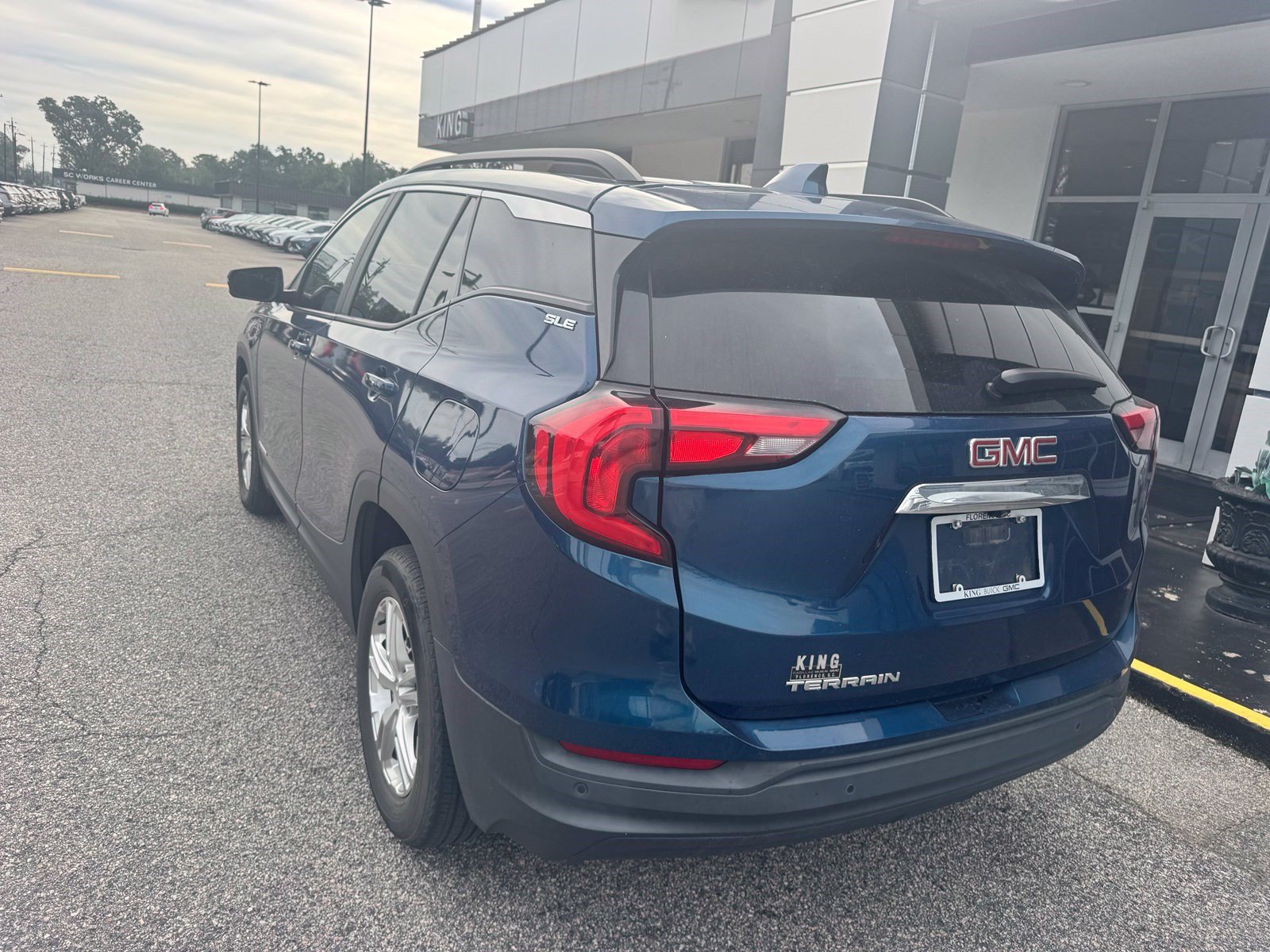 Used 2021 GMC Terrain SLE w/ Driver Convenience Package FWD image 15