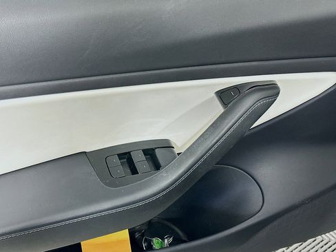 Used 2019 Tesla Model 3 Standard Range image 15