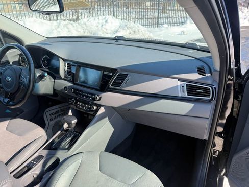 Used 2018 Kia Niro EX image 11