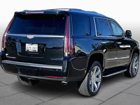 Used 2017 Cadillac Escalade Luxury image 12