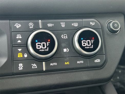 Used 2024 Land Rover Defender 130 X-Dynamic SE image 35