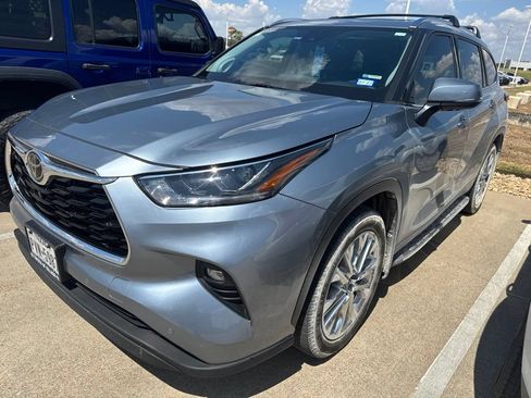 Used 2021 Toyota Highlander Limited FWD image 10