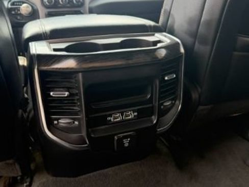 Used 2024 RAM 1500 Laramie AWD/4WD image 12