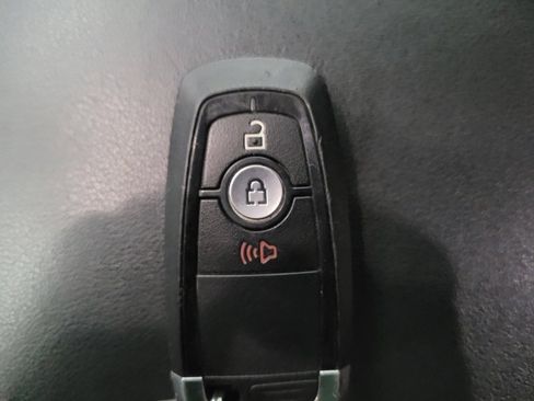 Used 2023 Ford Edge SEL image 32