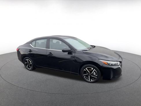 Used 2025 Nissan Sentra SV FWD image 2