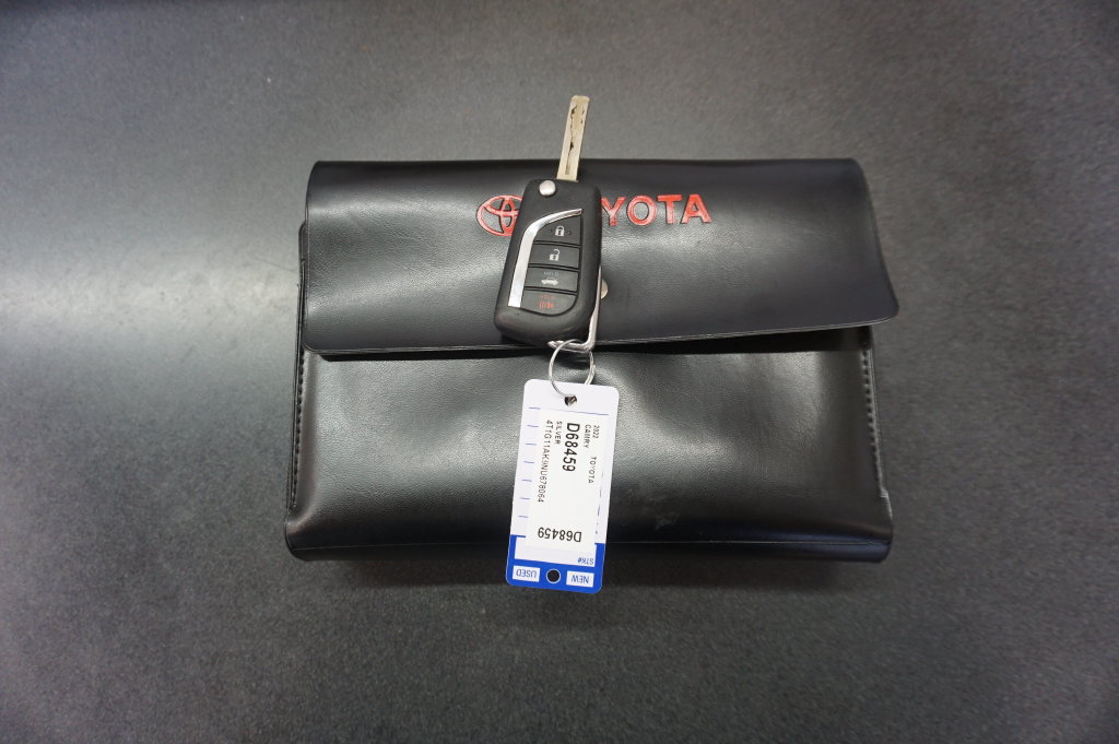 Used 2022 Toyota Camry SE FWD image 18